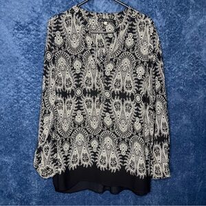 COPY - ROSE & OLIVE woman’s top long sleeve V neck size L